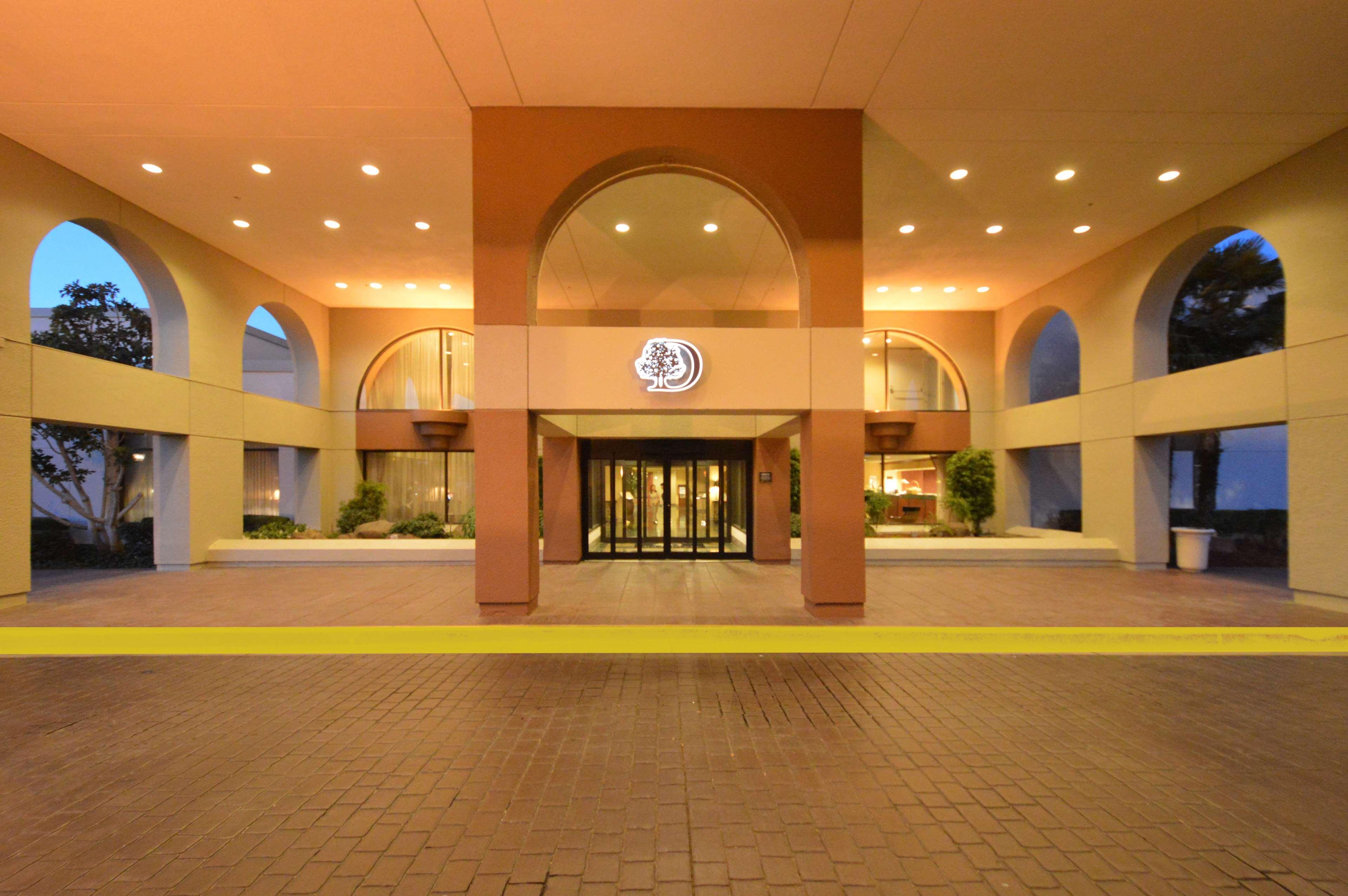 Doubletree By Hilton Newark-Fremont Hotel Exterior photo