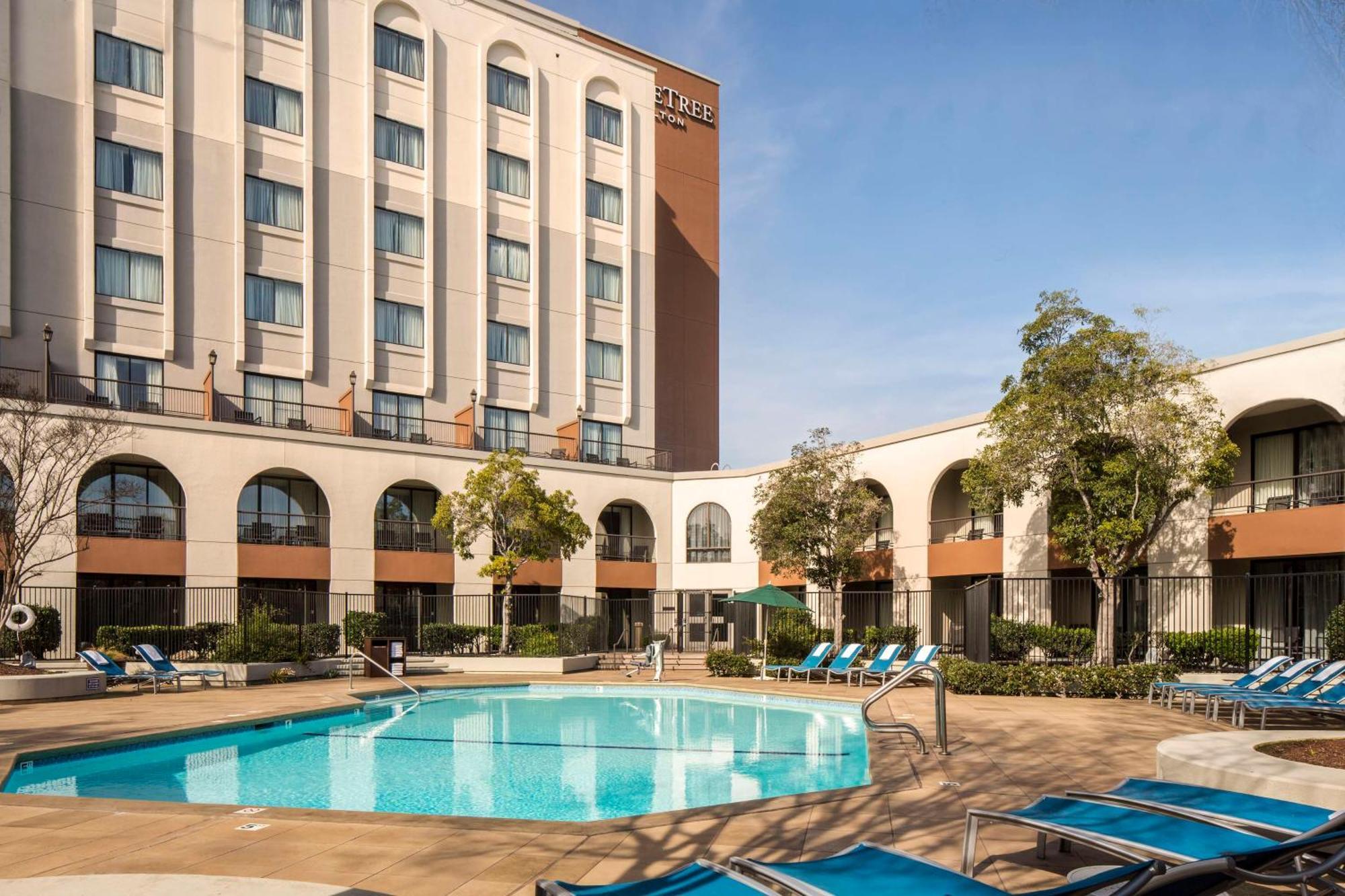 Doubletree By Hilton Newark-Fremont Hotel Exterior photo